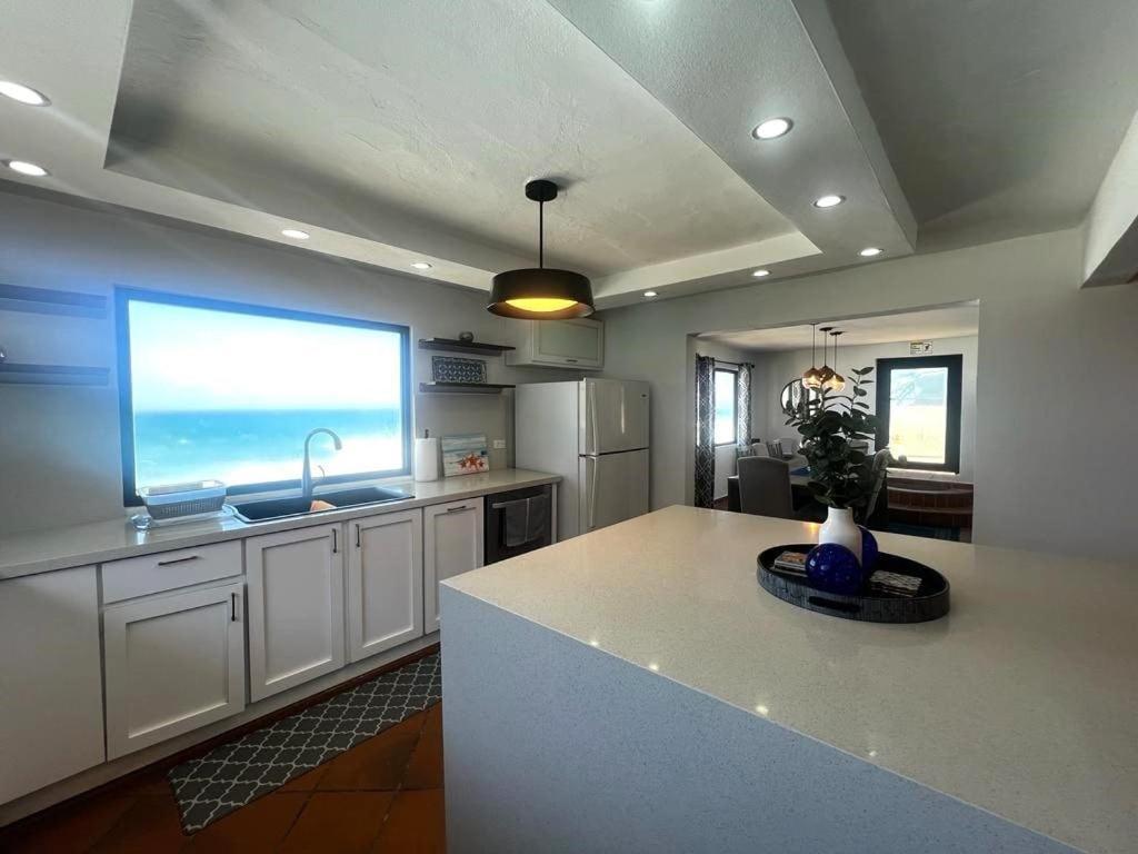 4 Bedroom Kikita Beach Villa Oceanfront W Pool Dorado Exterior photo