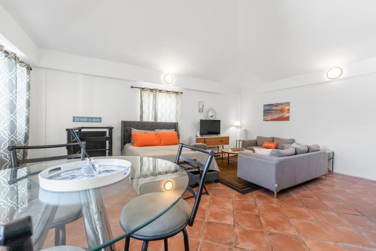 4 Bedroom Kikita Beach Villa Oceanfront W Pool Dorado Exterior photo