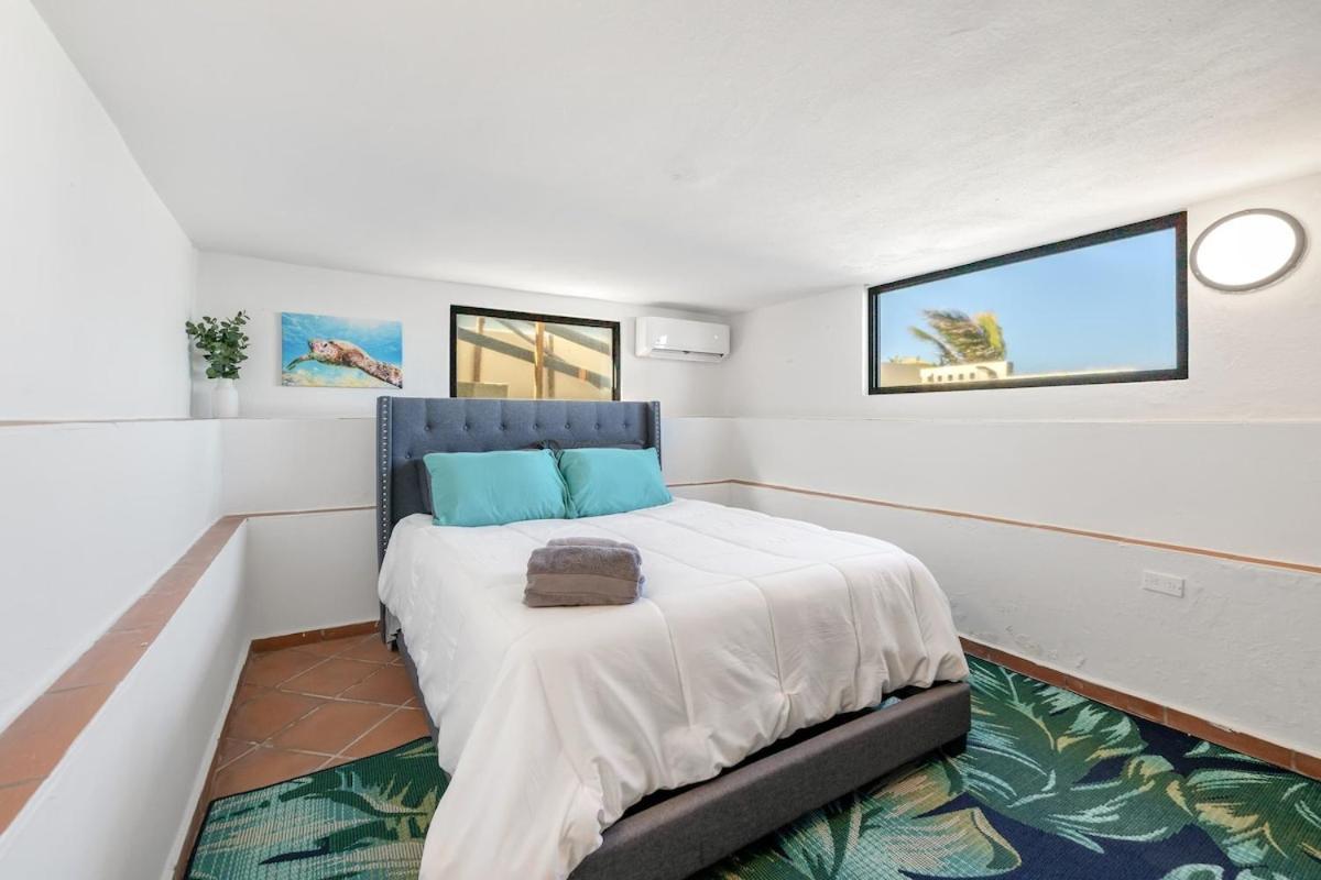 4 Bedroom Kikita Beach Villa Oceanfront W Pool Dorado Exterior photo