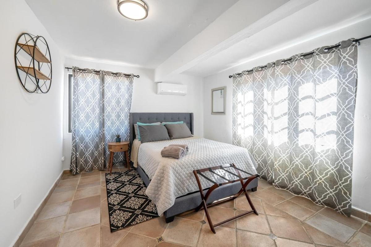 4 Bedroom Kikita Beach Villa Oceanfront W Pool Dorado Exterior photo